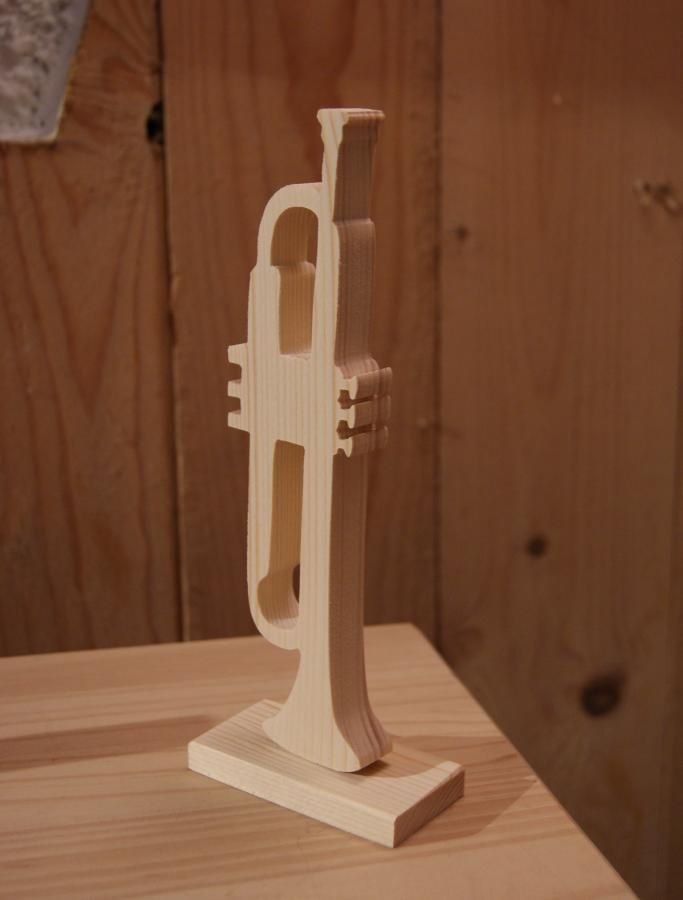 Lange houten trompet 20cm, sparrenhout, muzikale decoratie, cadeau voor trompettist, handgemaakt
