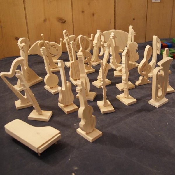 houten trompet op voet, muziekdecoratie, geschenk voor trompettist, handgemaakt