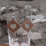 vierkante oorbellen met hart in walnoot ethische houten sieraden, houten bruiloft, Valentijnsdag, handgemaakt