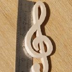 Beeldje dreg 6 cm decoratie muziekthema handgemaakt massief hout versiering scrapbooking
