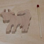 Miniatuur houten koe beeldje om te versieren