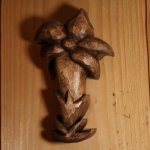 Gentiaanhout, gesneden en gewaxt notenhout, handgemaakt in Savoie, chalet interieurdecoratie