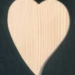 Massief houten hart 6 x 7,5 cm schuine vorm met of zonder ophanghaak, handgemaakt
