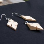 Handgemaakte esdoornhouten kruisset, oorbellen en hanger