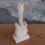 elektrische gitaar gemonteerd op een 15cm hoge voet, handgemaakt massief hout, bruiloft tafeldecoratie