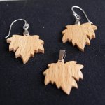 Esdoornblad ketting van beukenhout, handgemaakte gespen en hanger