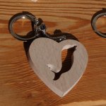 hart en dolfijn sleutelhanger, handgemaakt in massief hout, beuk