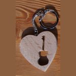 hart en gitaar sleutelhanger, handgemaakt massief hout origineel cadeau gitarist, muzikant muziek