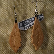 oorbellen eikenblad van Hetre hout ethische handgemaakte sieraden, gewaxte natuurjuwelen, voor oren met gaatjes