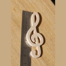 Beeldje dreg 6 cm decoratie muziekthema handgemaakt massief hout versiering scrapbooking