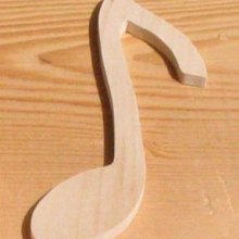 Beeldje haak lg 9cm ep 3mm massief hout handgemaakte versiering scrap deco muziek