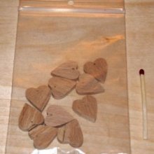 10 miniatuur doorboorde harten om op te hangen, om te versieren voor bruiloft, valentijnsdag, houten bruiloft