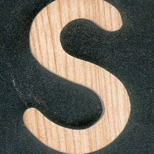 Letter S in massief essenhout, te schilderen en te lijmen