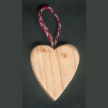 Klein houten hart om op te hangen op Valentijnsdag