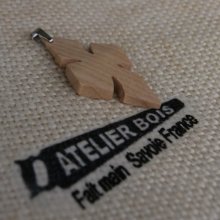 kruis hanger van gewaxt essenhout ethisch juweel, handgemaakt