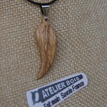 bladhanger gewaxt eikenhout, handgemaakt juweel in massief hout, met ribben