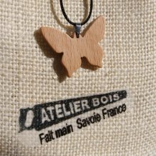 vlinderhanger van beukenhout, handgemaakte sieraden van hout en natuur