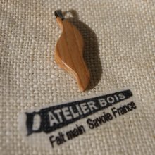 golfhanger in gewaxt taxus, ethisch juweel, handgemaakt