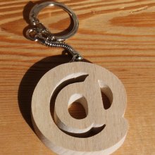 sleutelhanger arobase internet fans, handgemaakt massief hout, origineel en nuttig geschenk internet fans